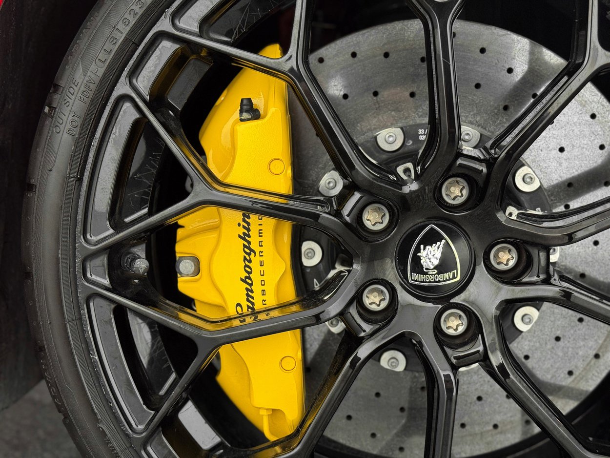 Used 2023 Lamborghini Huracan EVO image 43