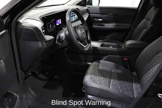 Used 2025 Nissan Kicks SV AWD/4WD image 11