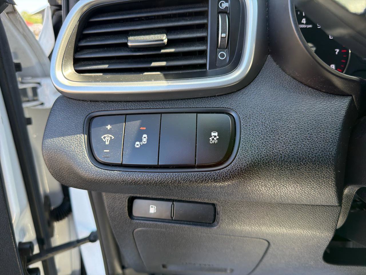 Used 2019 Kia Sorento S AWD/4WD image 14