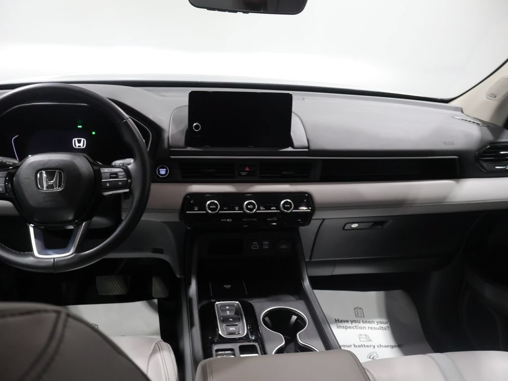 Used 2025 Honda Pilot Touring image 18