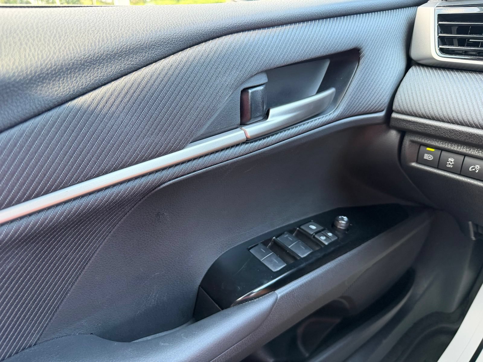 Used 2025 Toyota Camry SE FWD image 27