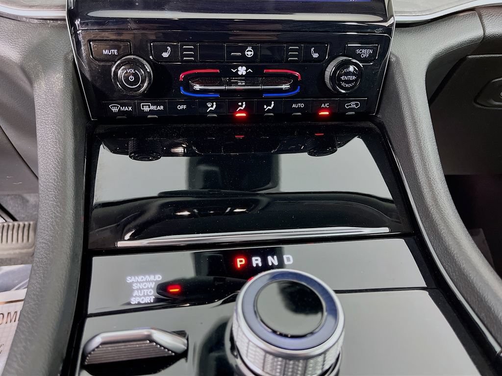 Used 2023 Jeep Grand Cherokee Limited AWD/4WD image 24