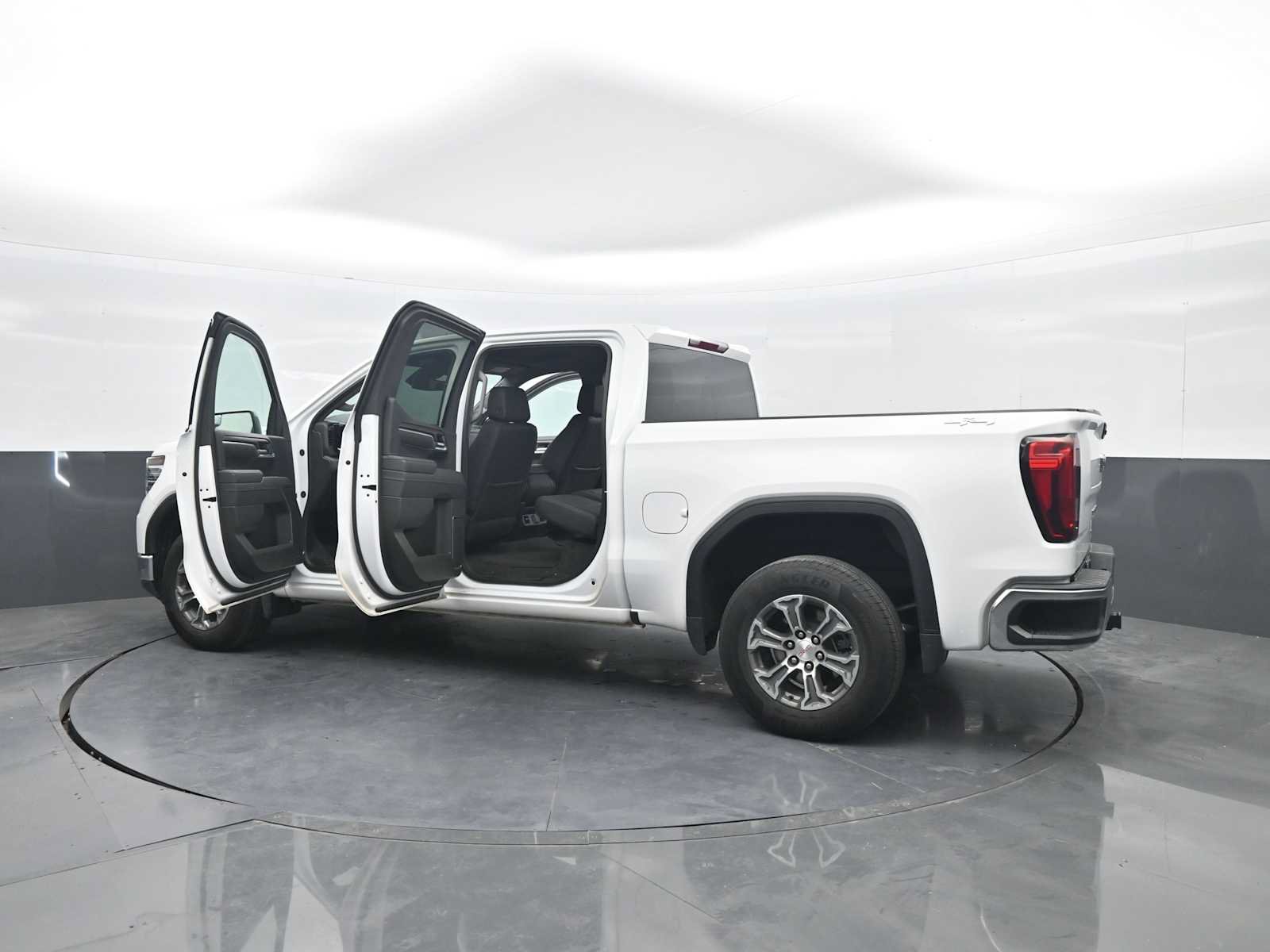 Used 2025 GMC Sierra 1500 SLT AWD/4WD image 55