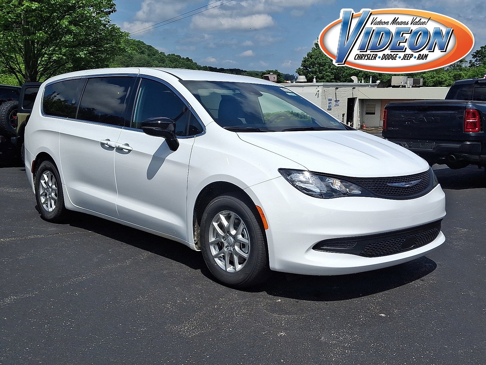 New 2025 Chrysler Voyager LX