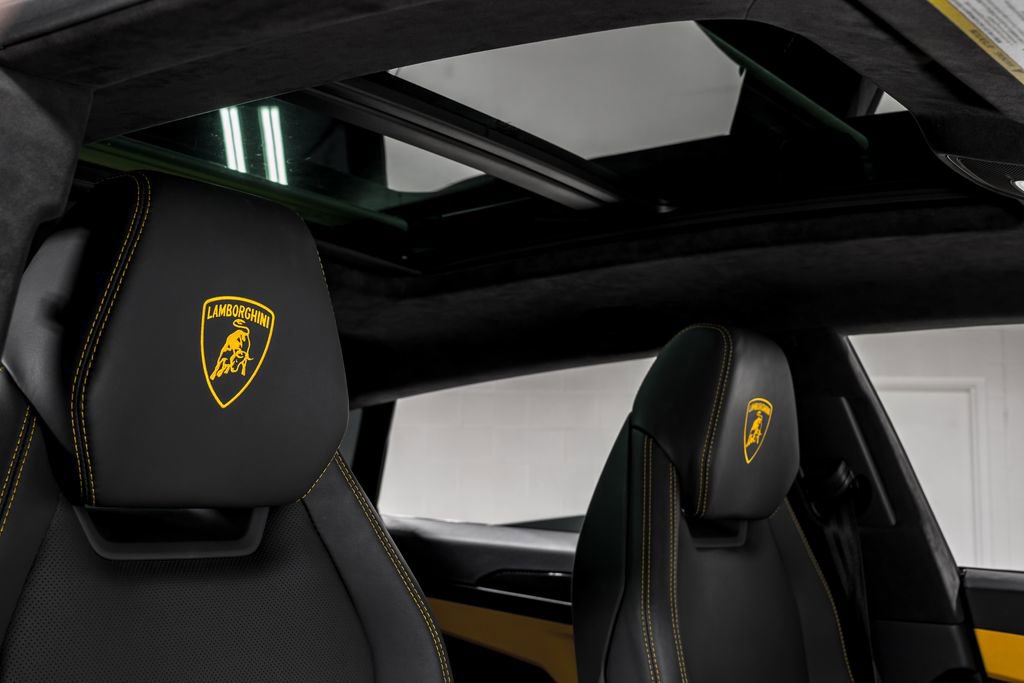 Used 2022 Lamborghini Urus AWD/4WD image 41
