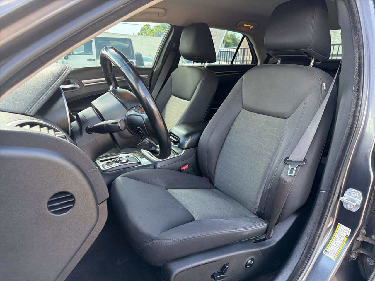 Used 2018 Chrysler 300 Touring w/ Chrome Appearance Package RWD image 11