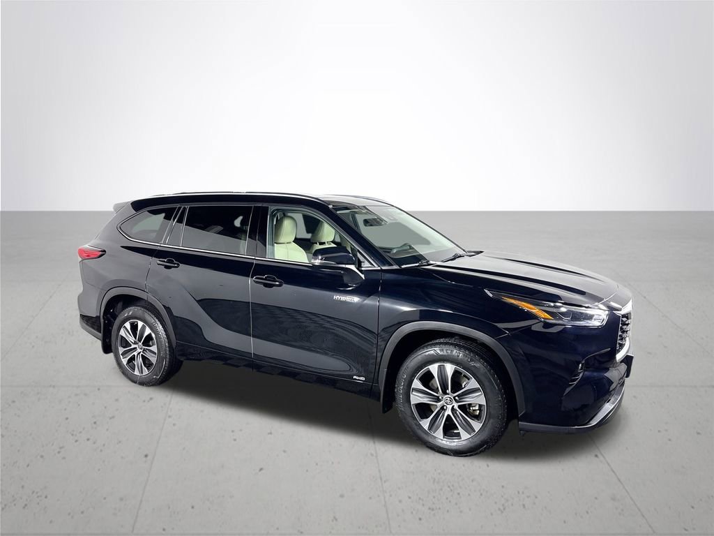 Used 2021 Toyota Highlander XLE image 4