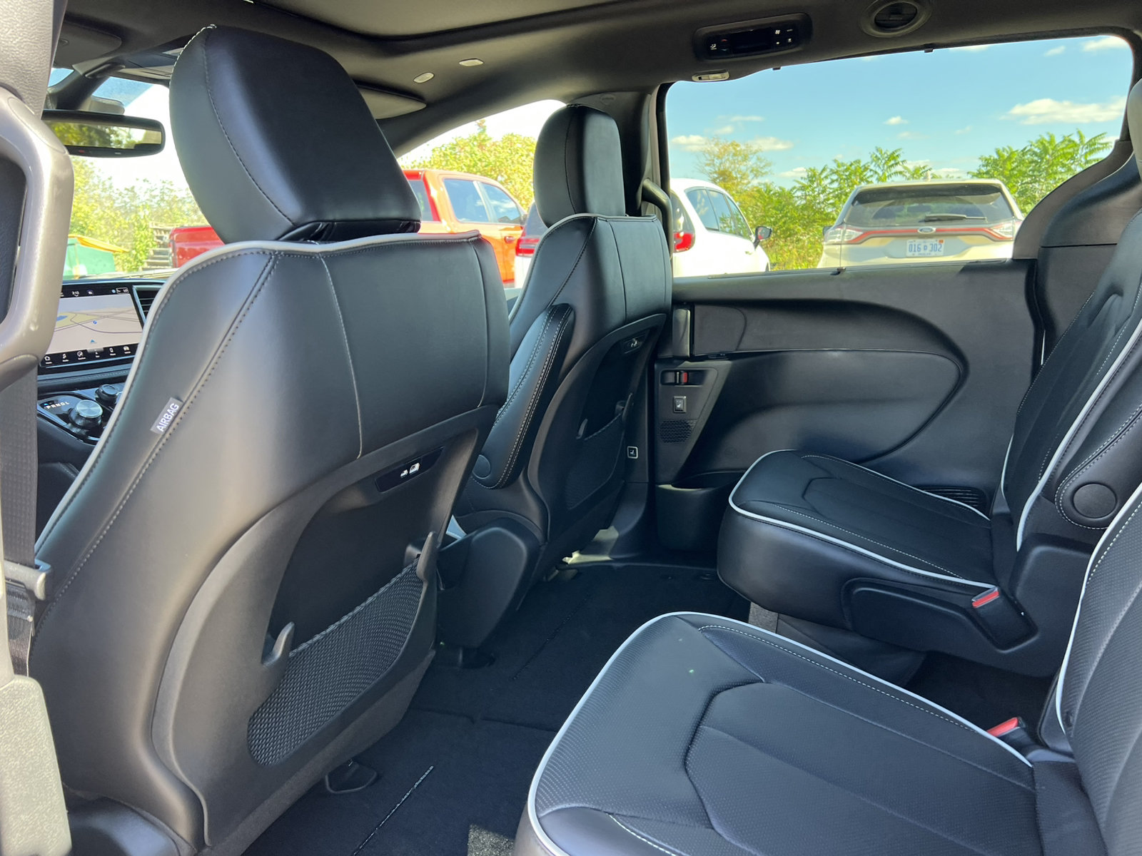 New 2027 Chrysler Pacifica Limited AWD/4WD image 39