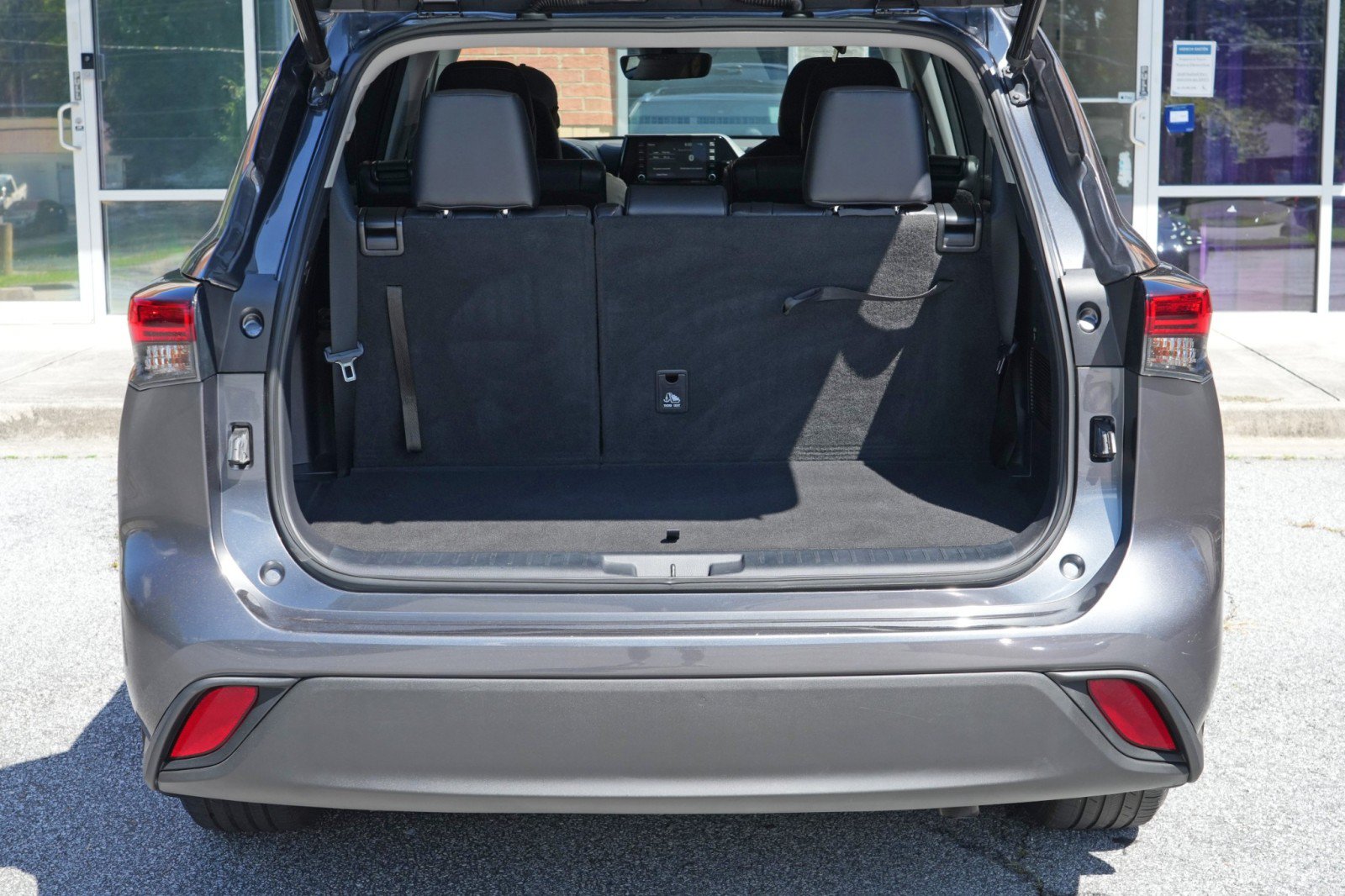 Used 2021 Toyota Highlander XLE FWD image 9
