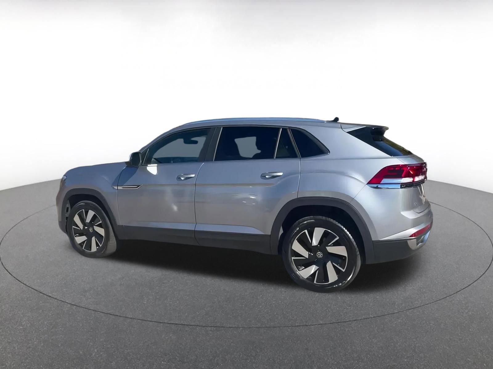 Used 2025 Volkswagen Atlas Cross Sport SE image 10