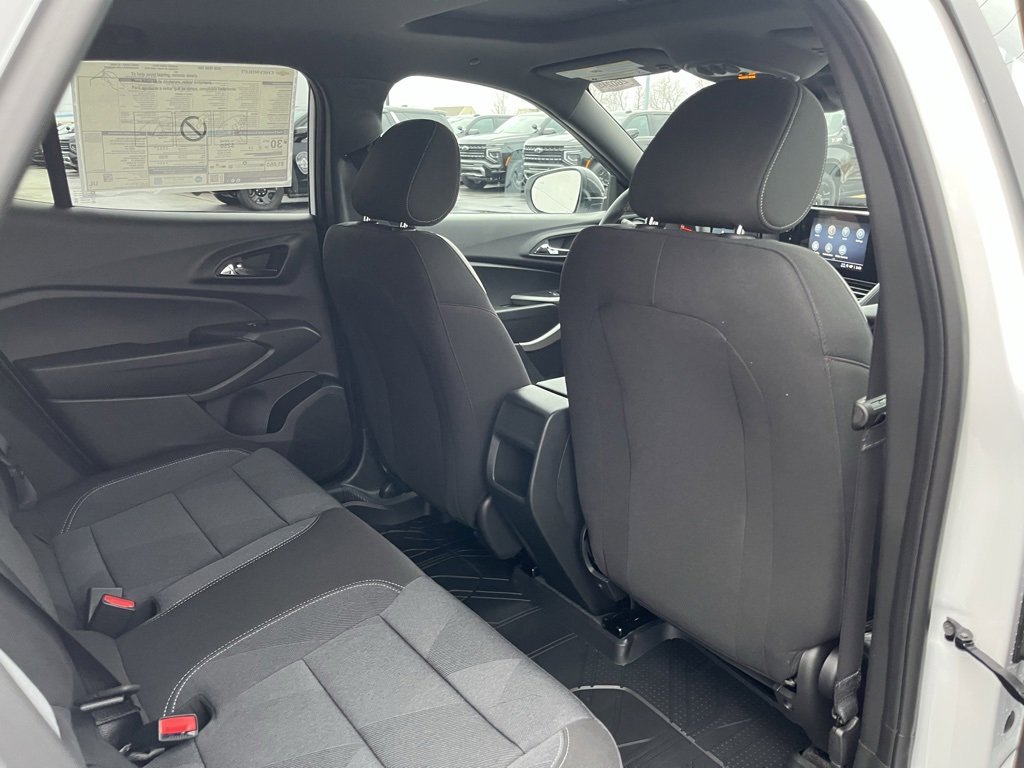 New 2026 Chevrolet Trax RS w/ Sunroof Package image 25