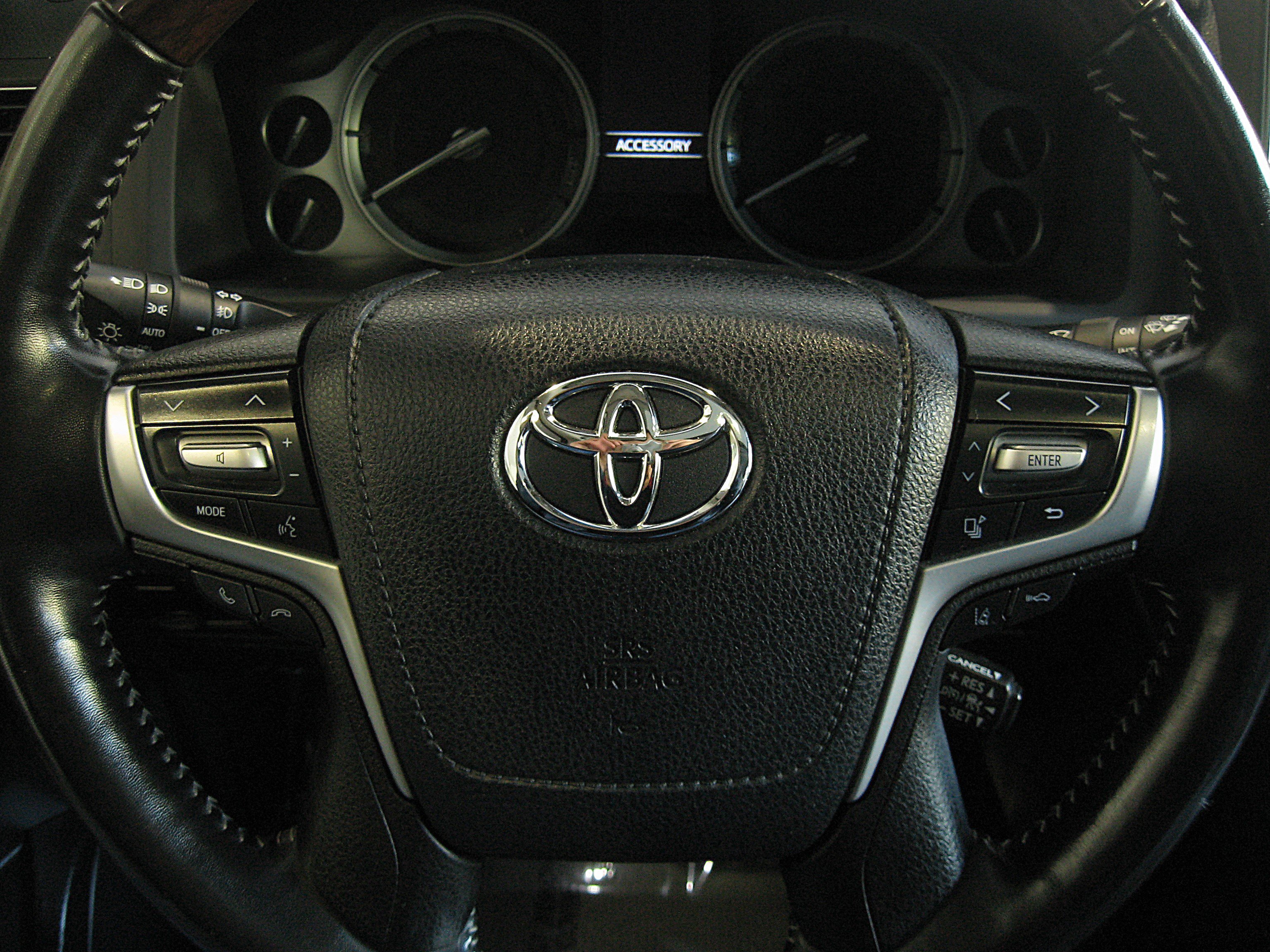 Used 2018 Toyota Land Cruiser image 13