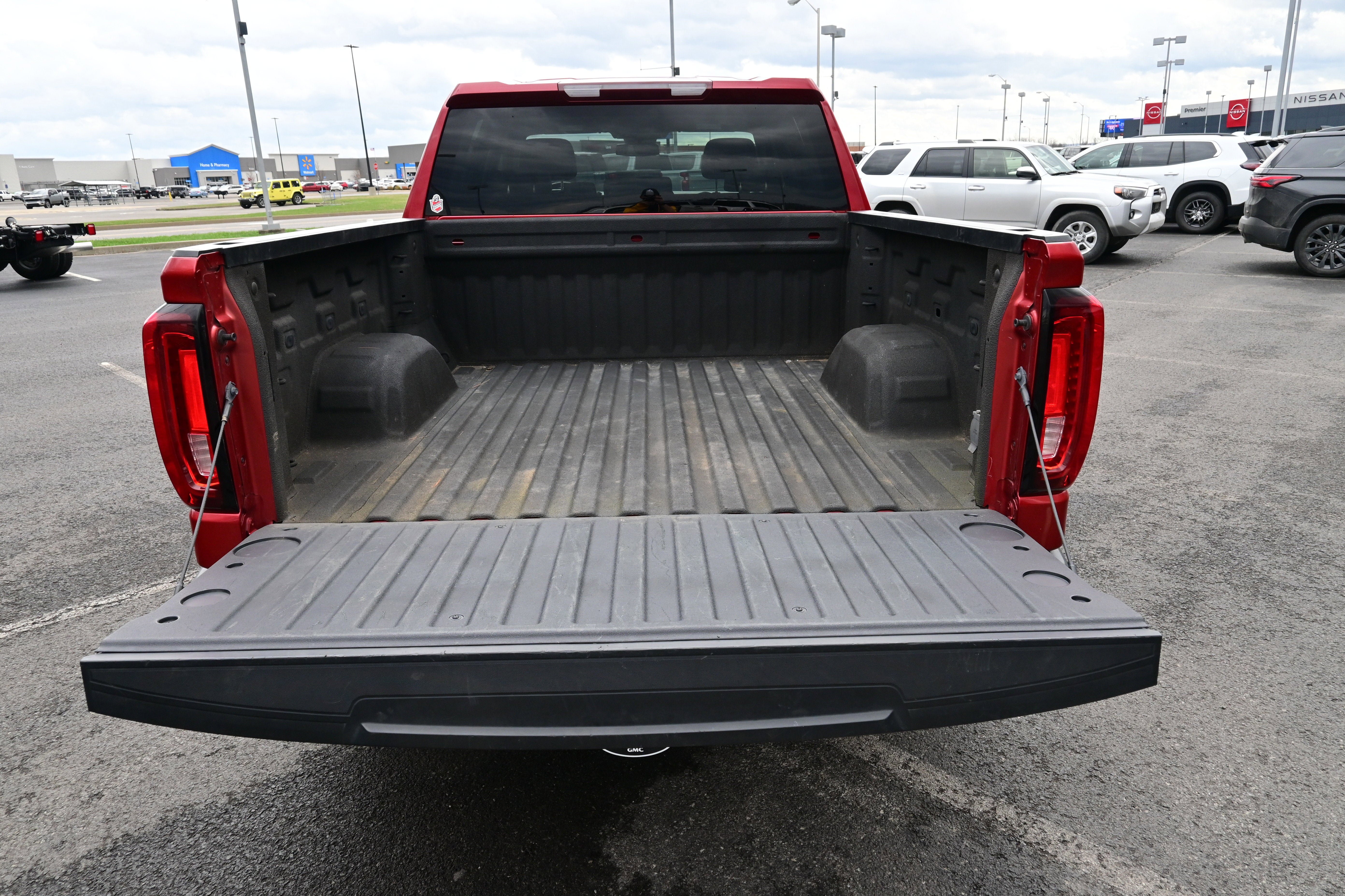 Used 2023 GMC Sierra 1500 SLT w/ X31 Off-Road Package image 13