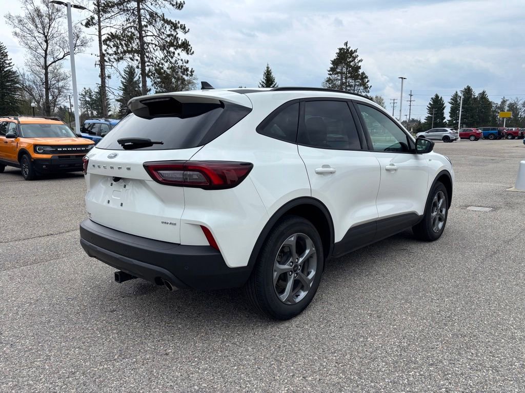 Used 2025 Ford Escape ST-Line w/ Tech Pack #1 AWD/4WD image 3