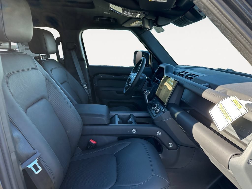New 2026 Land Rover Defender 130 X-Dynamic SE AWD/4WD image 15