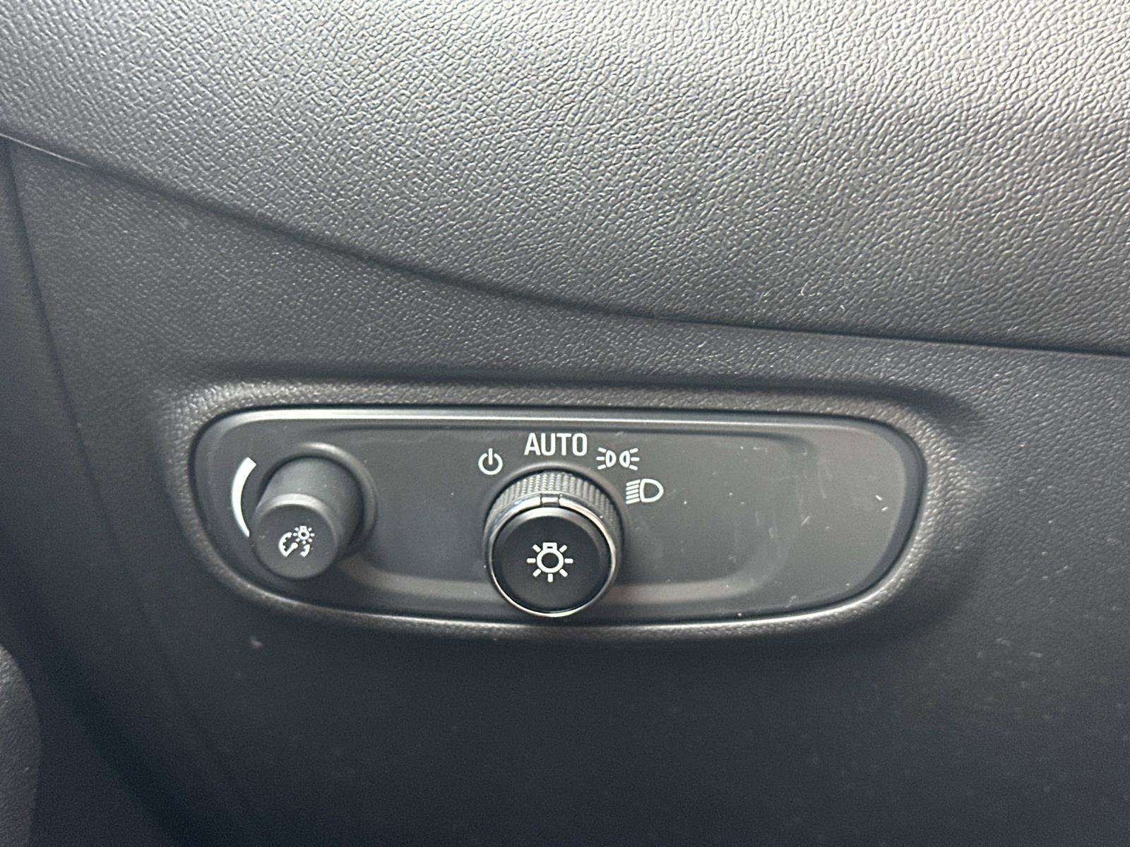 Certified 2024 Chevrolet Equinox RS FWD image 25