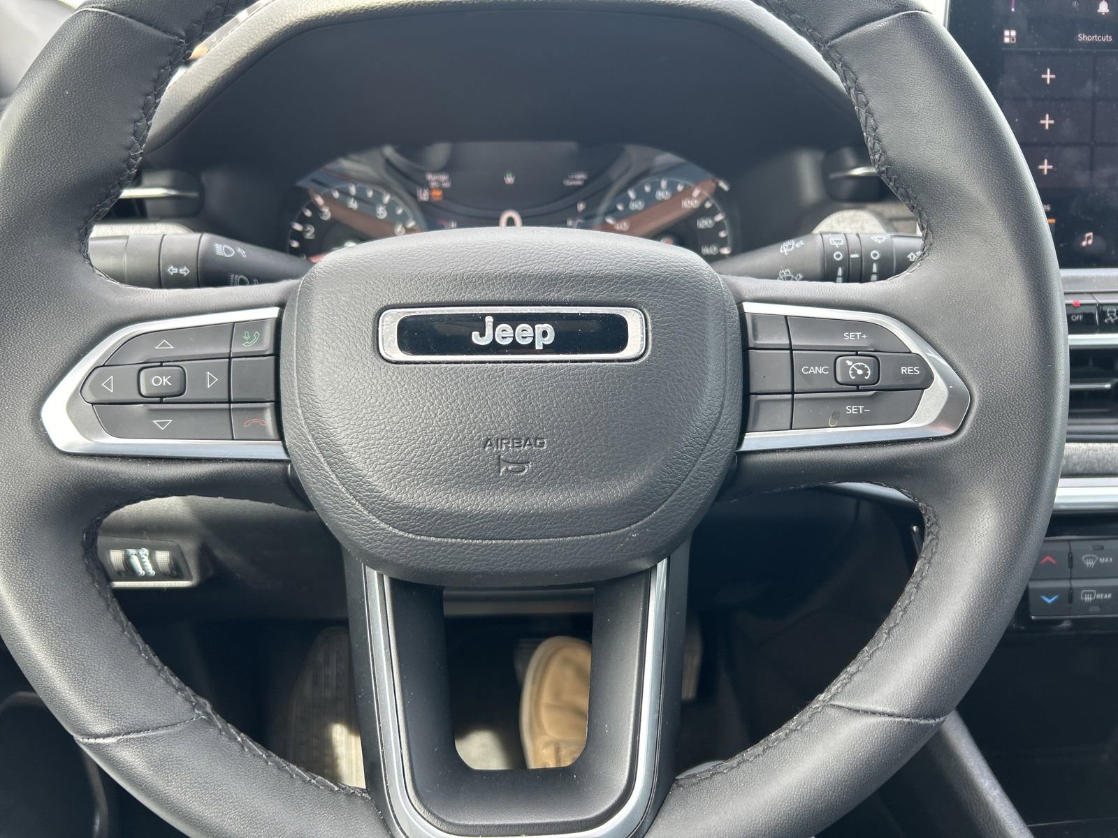 Used 2024 Jeep Compass Latitude AWD/4WD image 16