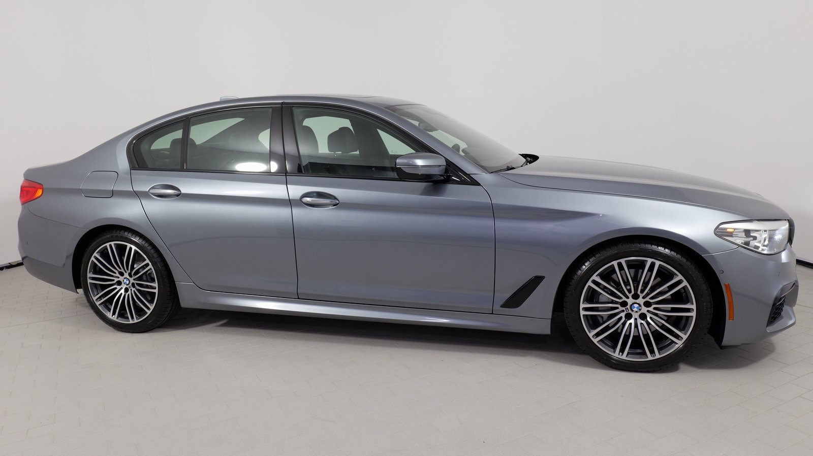 Used 2018 BMW 530i xDrive w/ M Sport Package image 23
