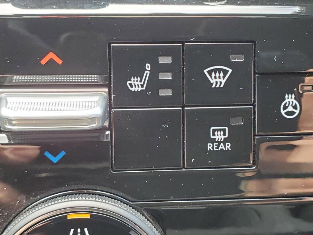 Used 2025 Nissan Armada SL w/ Captain's Chari Seat Package image 31