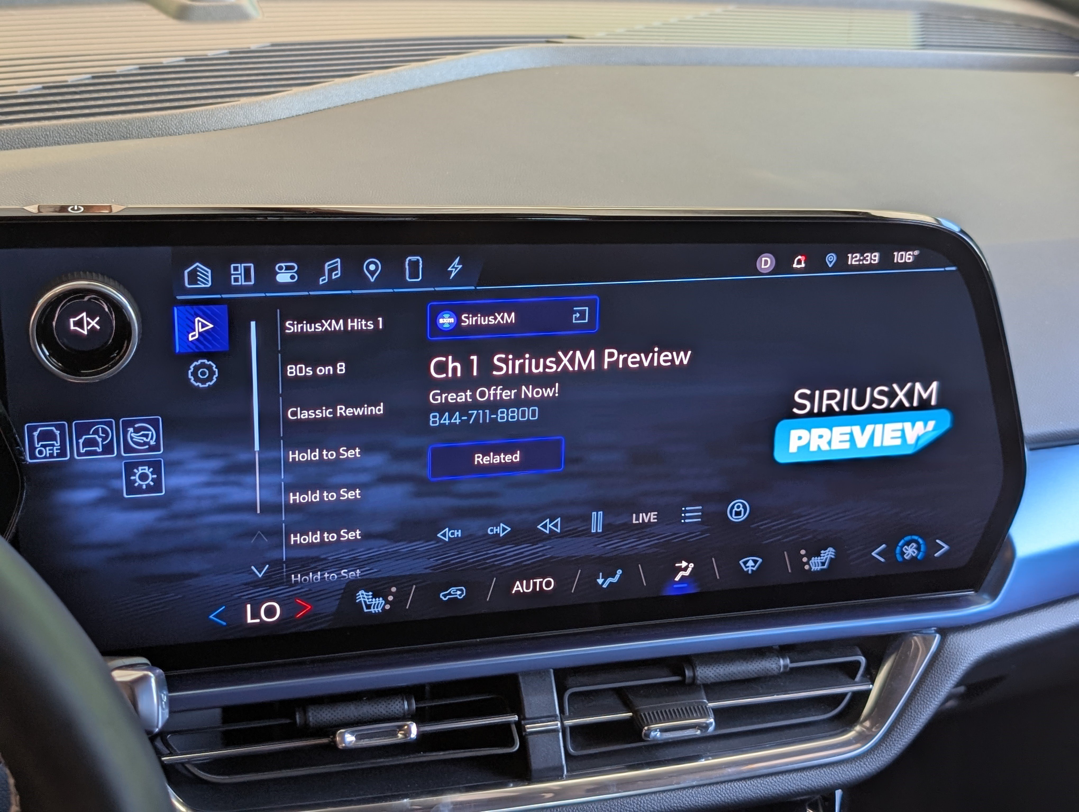 Used 2025 Chevrolet Equinox EV LT w/ Convenience Package FWD image 29