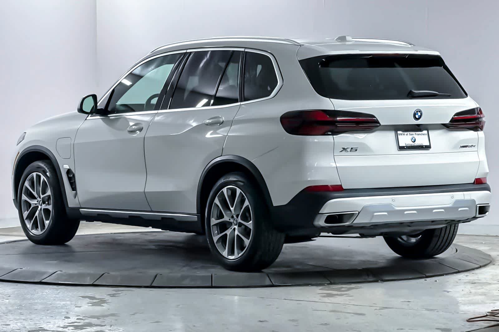 Used 2024 BMW X5 xDrive50e image 6