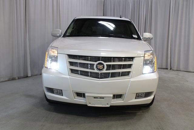Used 2013 Cadillac Escalade Premium image 35
