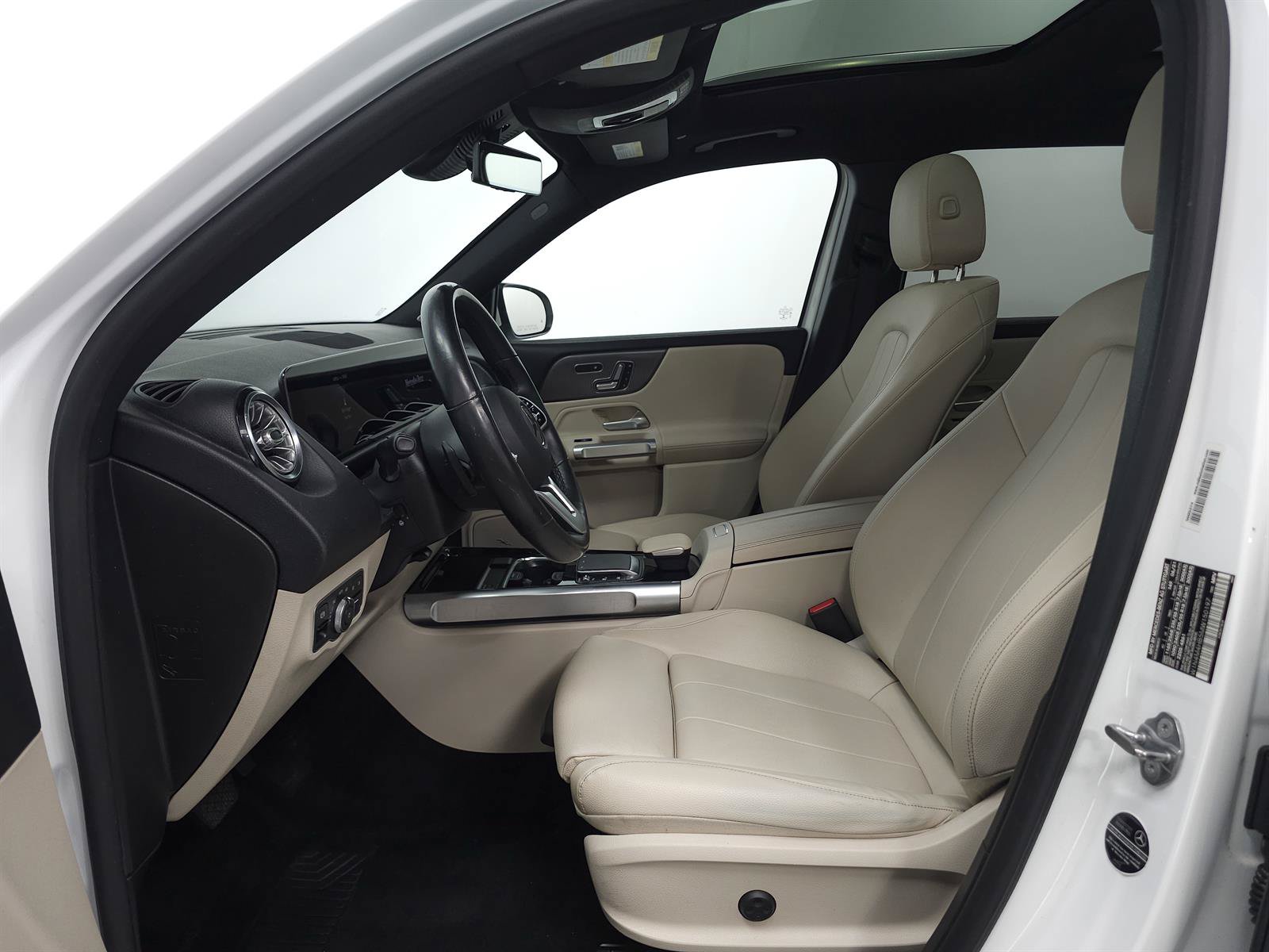 Used 2021 Mercedes-Benz GLB 250 4MATIC image 4