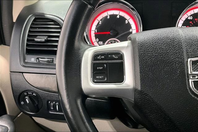 Used 2017 Dodge Grand Caravan SE w/ UConnect Hands-Free Group image 11