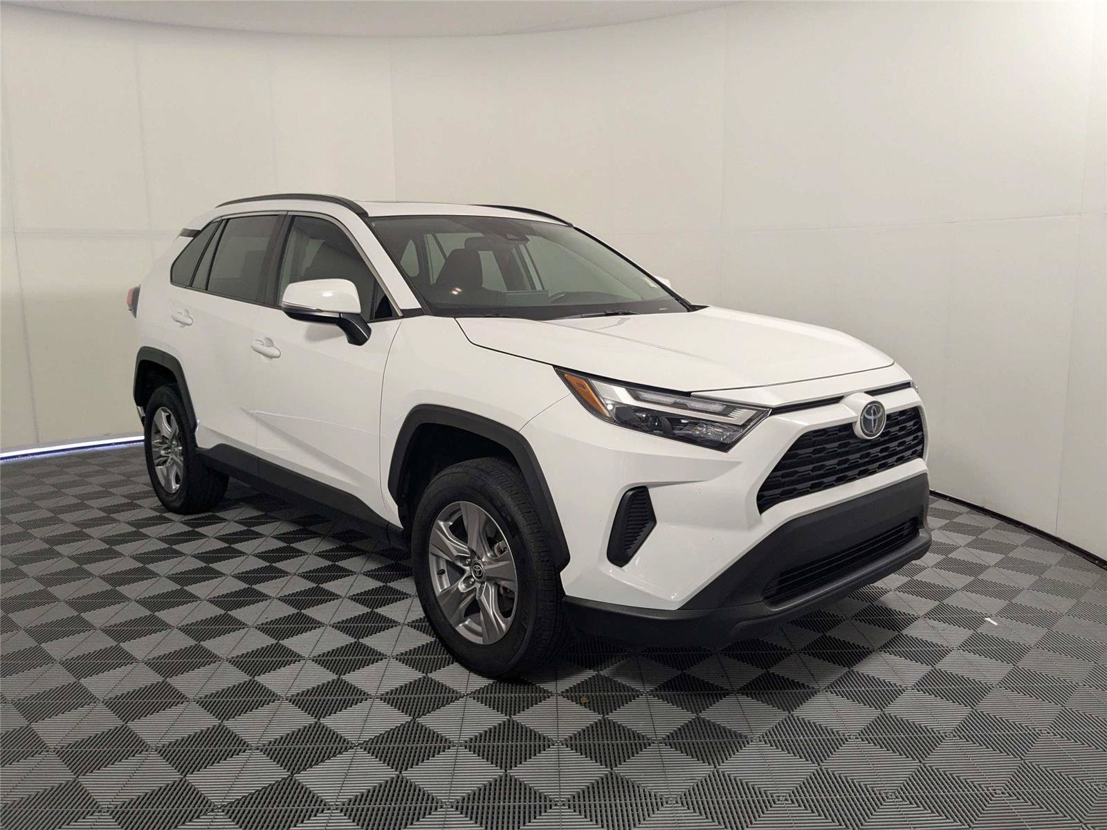 Used 2023 Toyota RAV4 XLE w/ Convenience Package FWD image 4