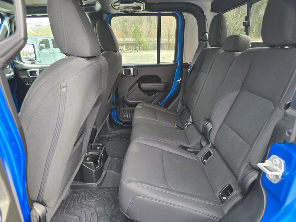 Used 2023 Jeep Gladiator Sport image 11