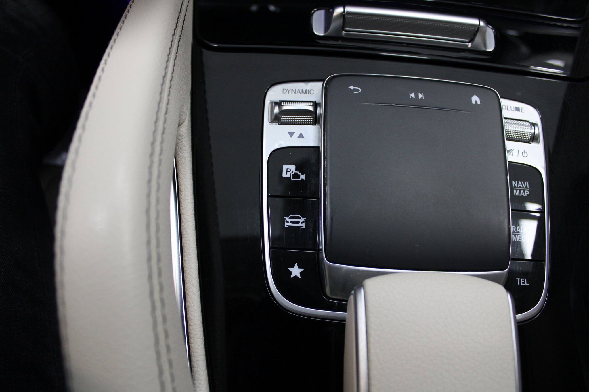 Used 2020 Mercedes-Benz GLE 350 4MATIC w/ Premium Package image 39