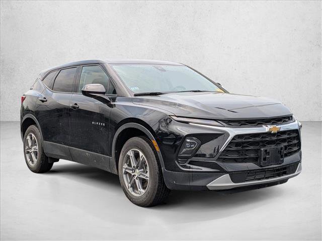Used 2025 Chevrolet Blazer LT AWD/4WD image 3