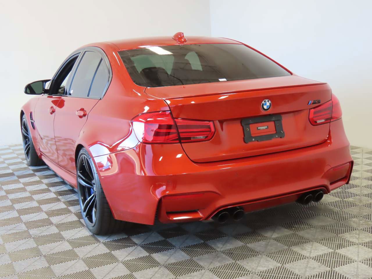 Used 2018 BMW M3 RWD image 3