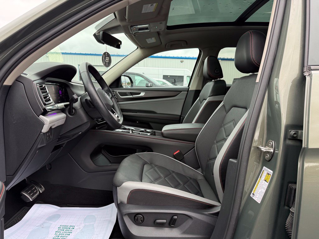 Used 2024 Volkswagen Atlas Peak Edition SE AWD/4WD image 20