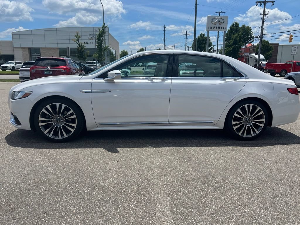 Used 2019 Lincoln Continental Select w/ Continental Climate Package AWD/4WD image 2