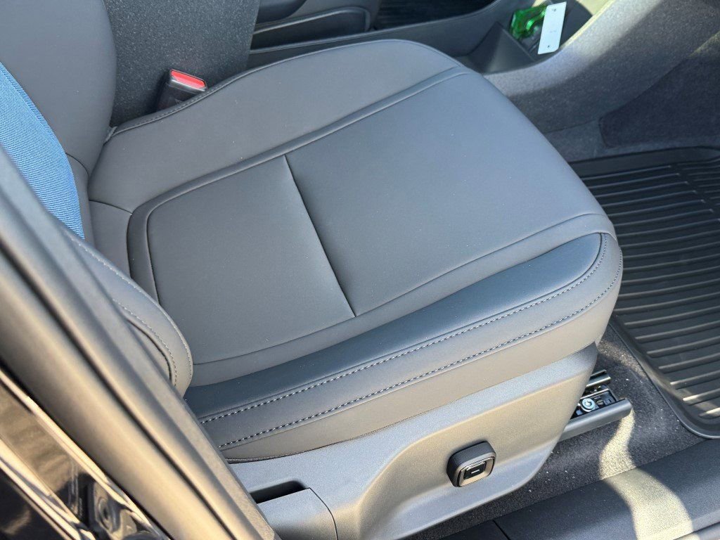 New 2026 Volvo EX30 Plus w/ Protection Package Premier image 12