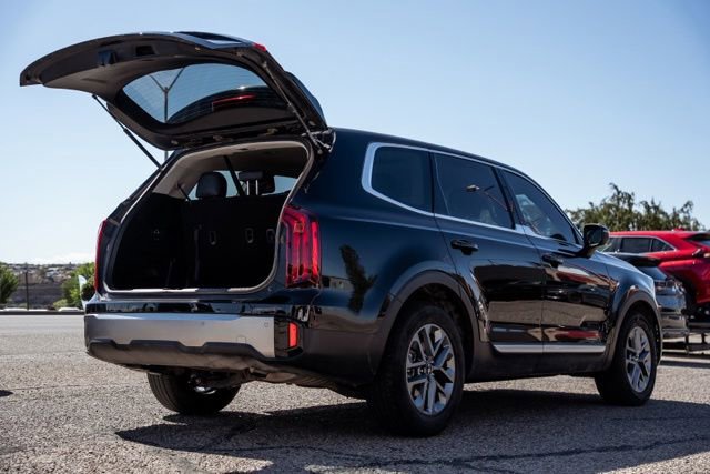 Used 2025 Kia Telluride LX FWD image 5