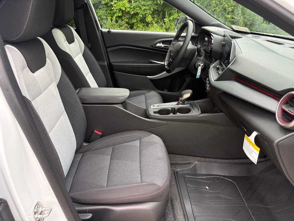New 2026 Chevrolet Trax RS w/ Sunroof Package FWD image 28