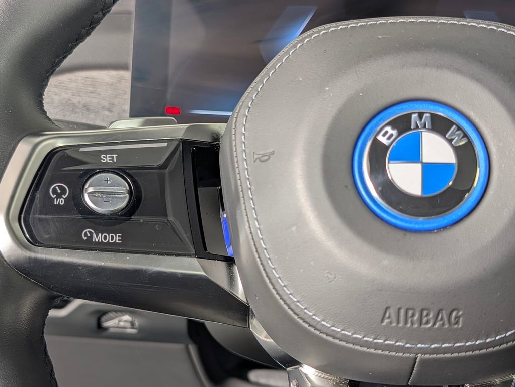 Used 2023 BMW i7 xDrive60 w/ Executive Package 2 AWD/4WD image 32