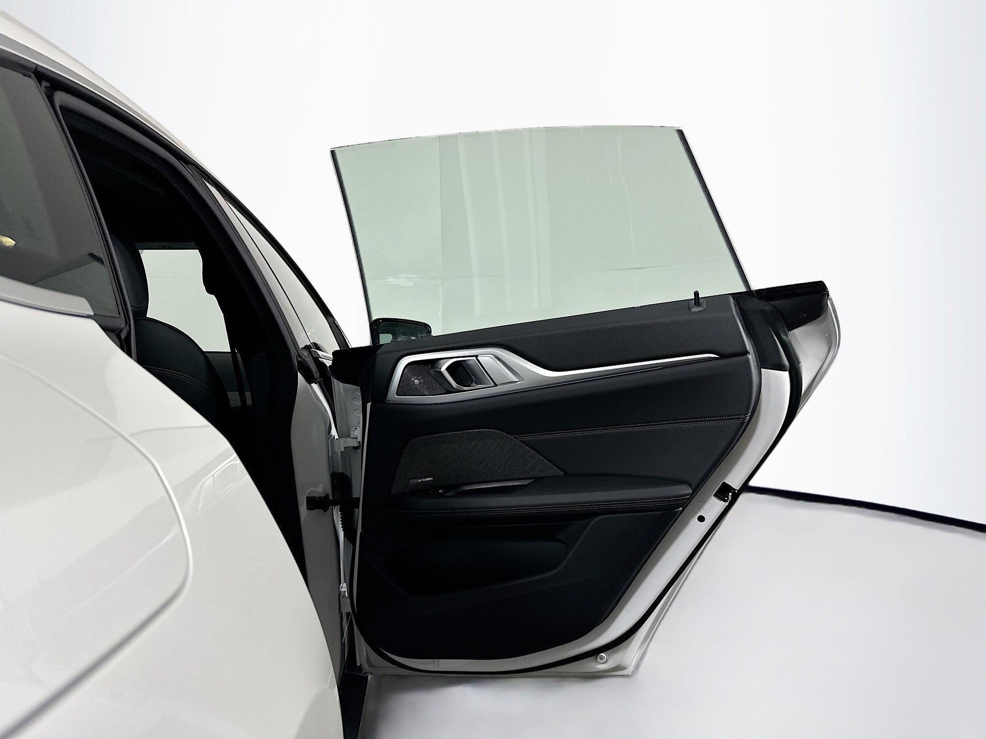 Used 2025 BMW i4 xDrive40i image 32