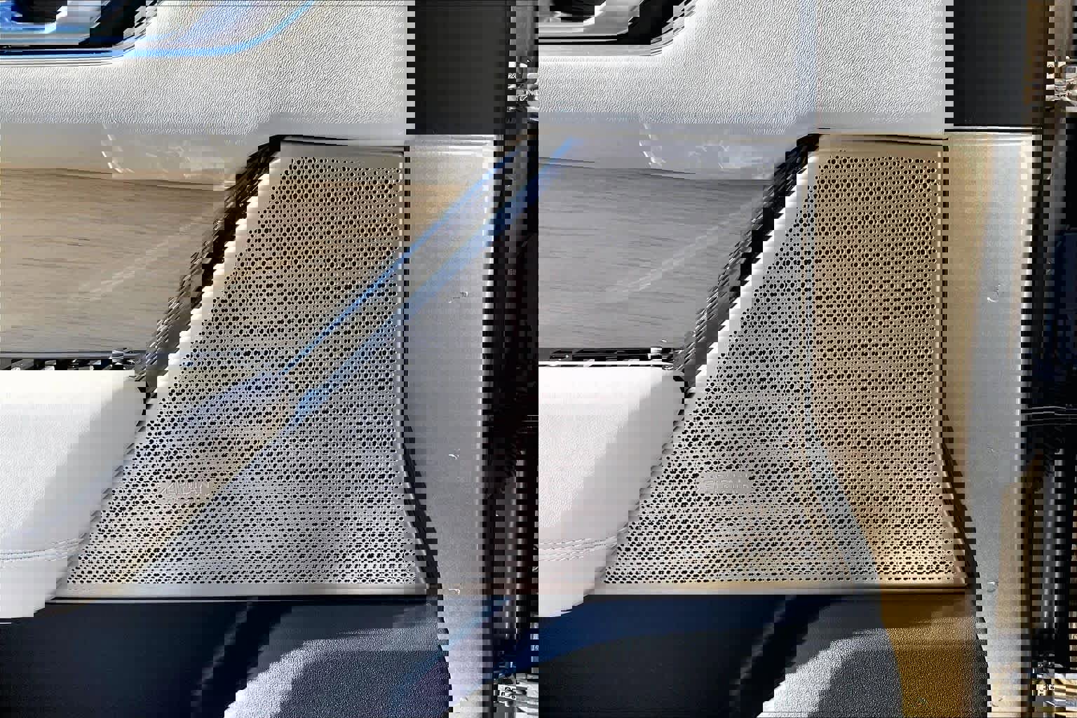 Used 2022 Land Rover Range Rover Velar R-Dynamic HSE image 36