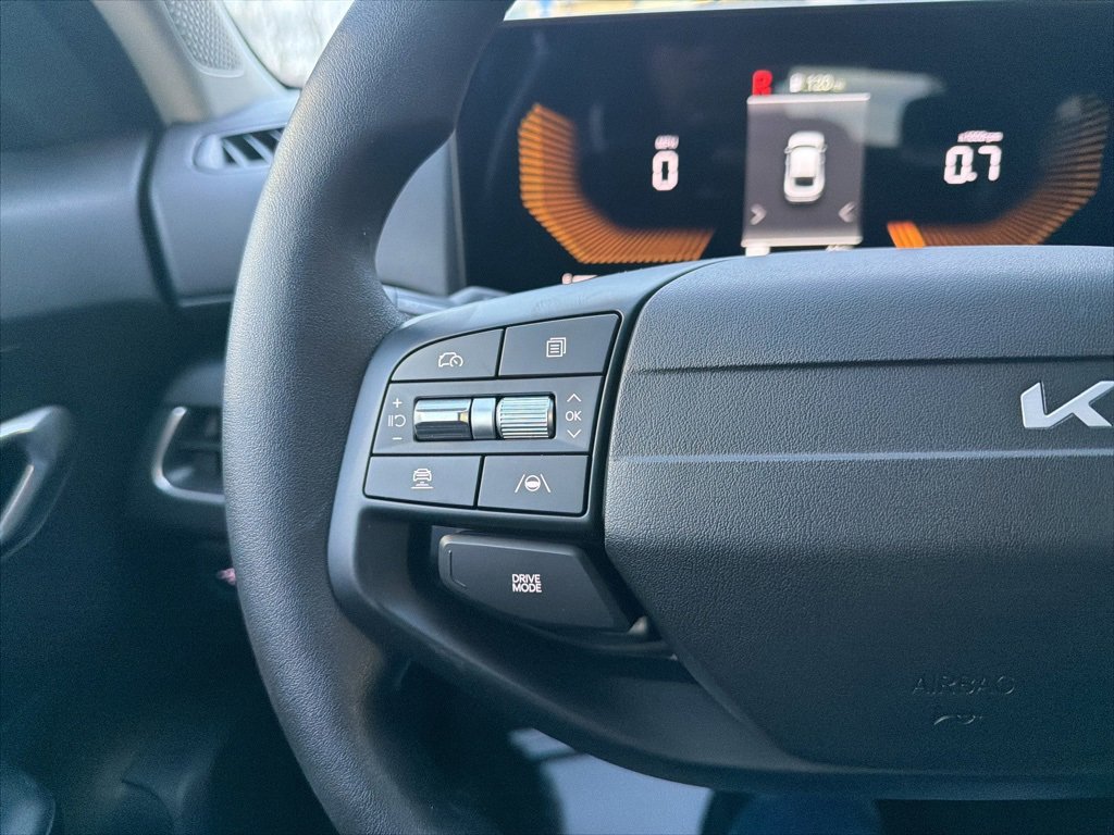 New 2025 Kia K4 LXS image 34