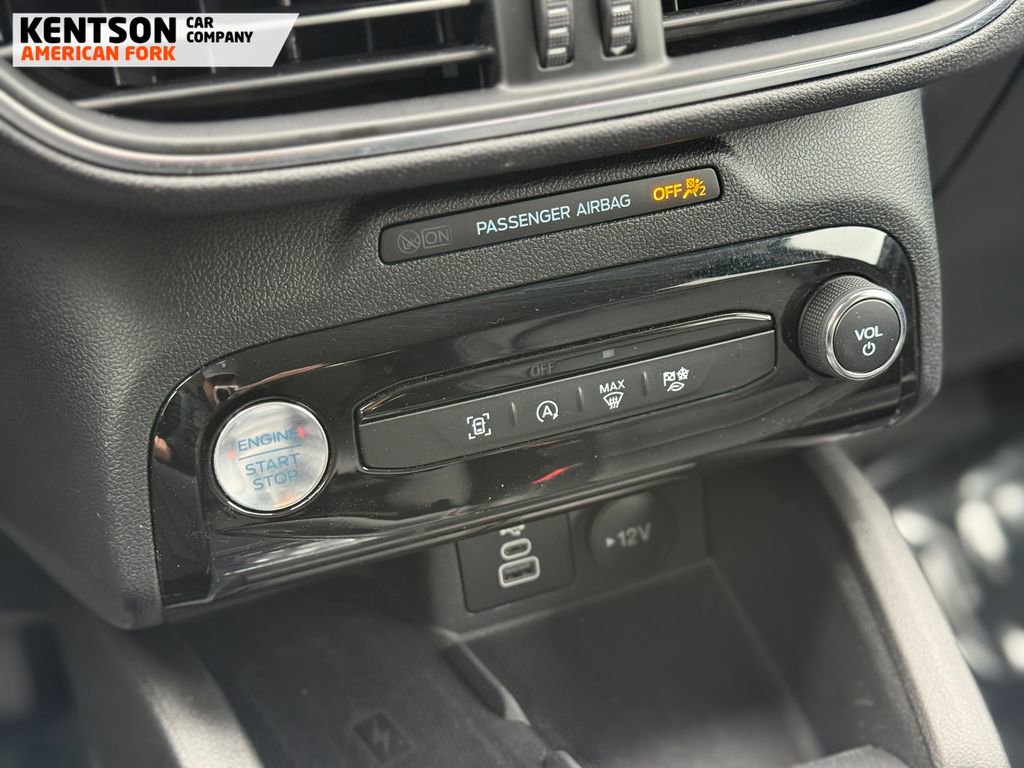 Used 2025 Ford Escape Platinum image 30