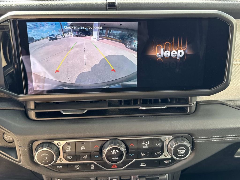 Used 2024 Jeep Wrangler Sahara image 43