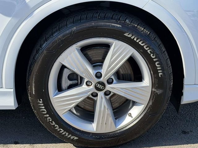 Used 2024 Audi Q4 e-tron Premium w/ Convenience Package image 7