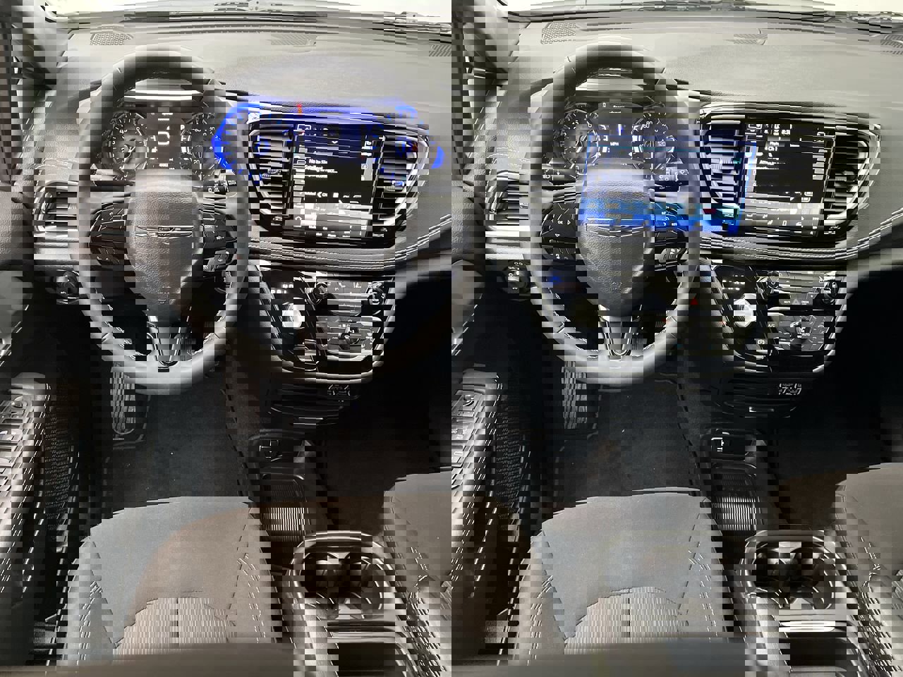 Used 2023 Chrysler Pacifica Touring image 14