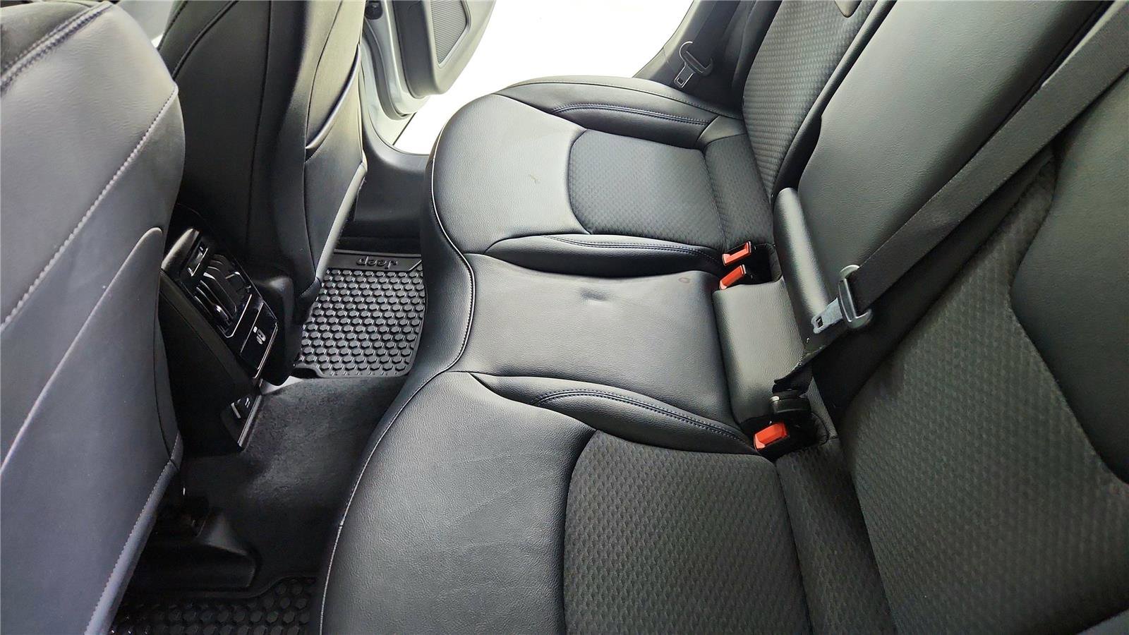 Used 2025 Jeep Compass Latitude w/ Convenience Group image 21