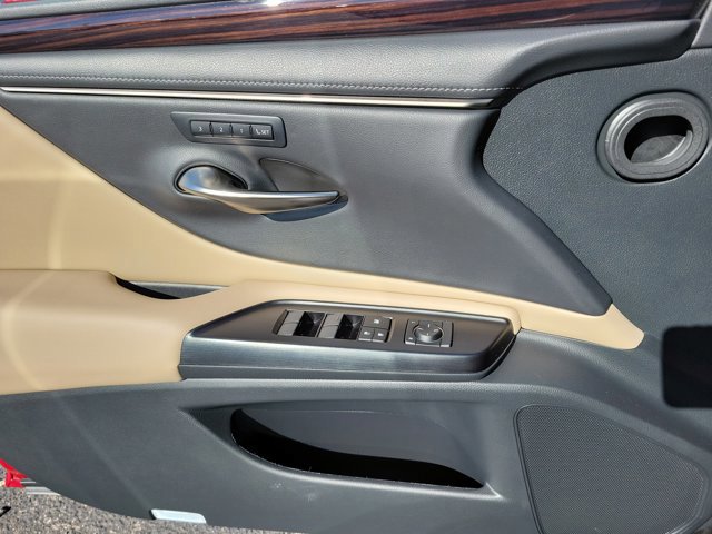 Used 2019 Lexus ES 350 ES 350 4dr Car w/ Premium Package image 26