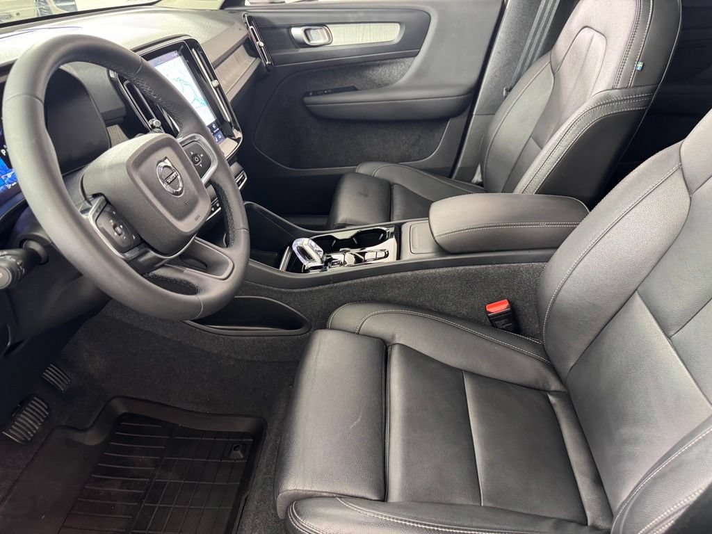 Certified 2024 Volvo XC40 B5 Plus w/ Climate Package AWD/4WD image 18