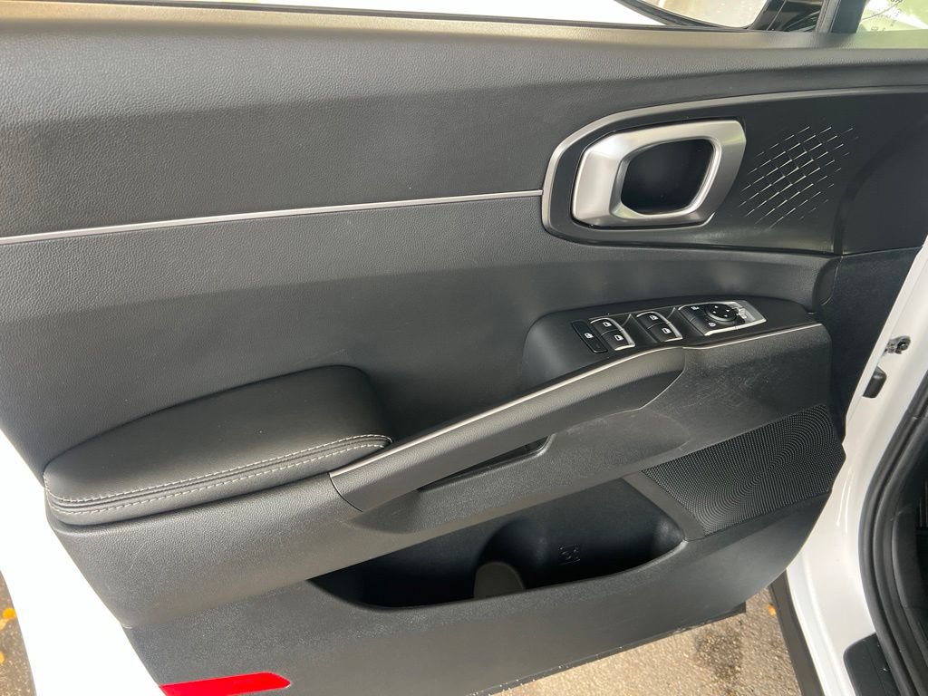 Certified 2022 Kia Sorento LX FWD image 7